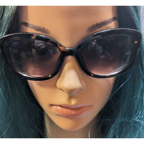 Laundry By Design Retro Tortoise Sunglasses - Picture 6 of 10